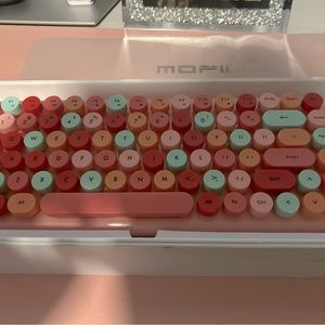 Brand new wireless keyboard *Brand Mofii*
